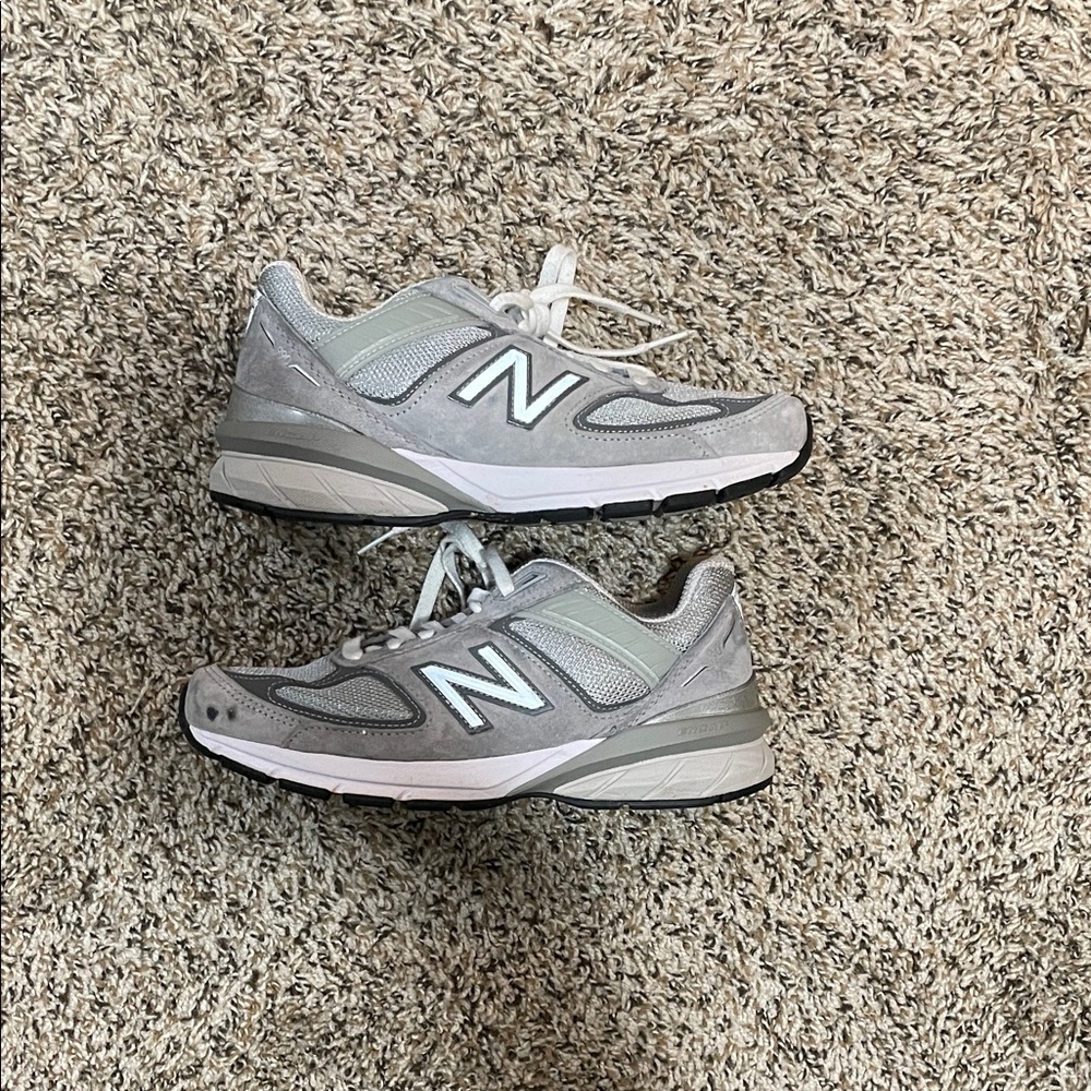 New Balance Women's 990v5 Size 6.5 2E